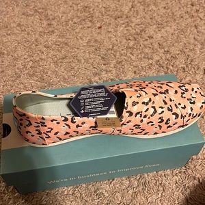 Salmon Pebbled Leopard Print Toms